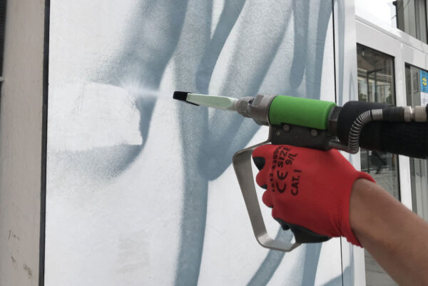 Indepartare Graffiti prin sablare cu gheata carbonica