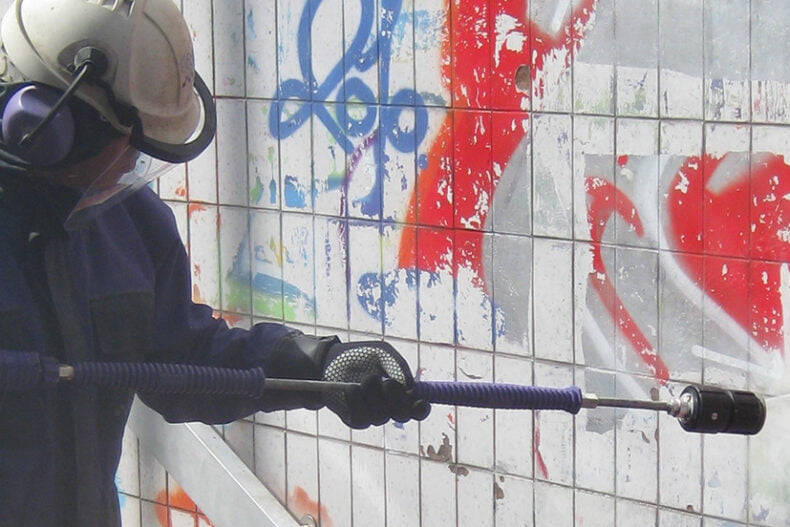 Curatare Graffiti prin hidrosablare