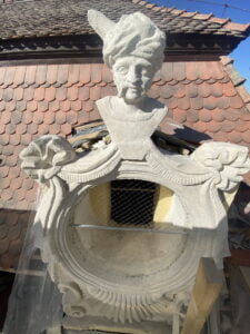 Curatare statui si ornamente prin sablare abraziva, inlaturare licheni, Palatul Toldalagi