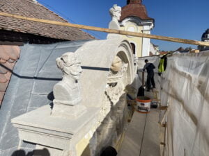 Curatare statui si ornamente prin sablare abraziva, inlaturare licheni, Palatul Toldalagi