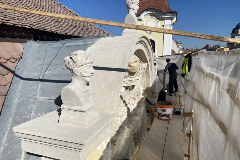 Curatare statui si ornamente prin sablare abraziva, inlaturare licheni, Palatul Toldalagi
