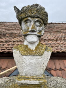 Curatare statui si ornamente prin sablare abraziva, inlaturare licheni, Palatul Toldalagi