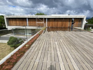 Curatare prin hidrosablare fatade, terase, beton, lemn la Villa Tannay, Elvetia