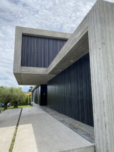 Curatare prin hidrosablare fatade, terase, beton, lemn la Villa Tannay, Elvetia