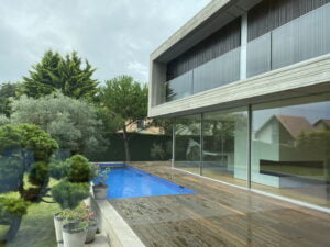 Curatare prin hidrosablare fatade, terase, beton, lemn la Villa Tannay, Elvetia