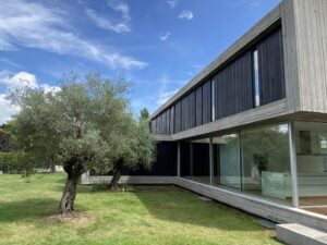 Curatare prin hidrosablare fatade, terase, beton, lemn la Villa Tannay, Elvetia
