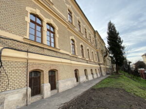 Curatare sablare nisip fatada cladire Fiziologie UMF Cluj